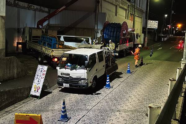 軌道下のアンダーパスで引き込み本施工を迅速に行った