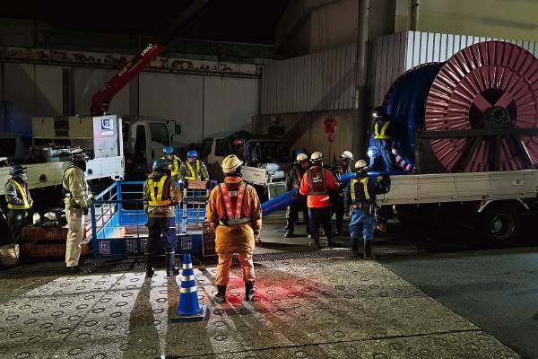 軌道下のアンダーパスで引き込み本施工を迅速に行った
