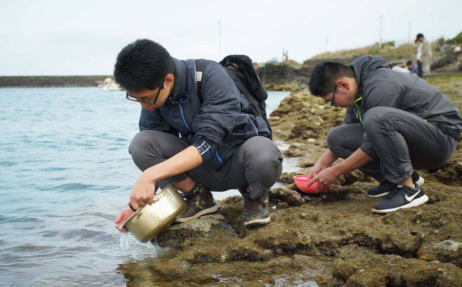 海水での米研ぎ